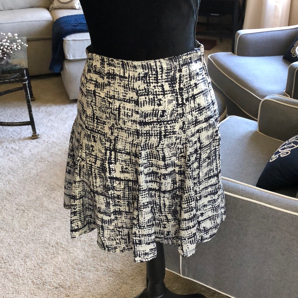 Banana Republic Above The Knee Length Summer Skirt